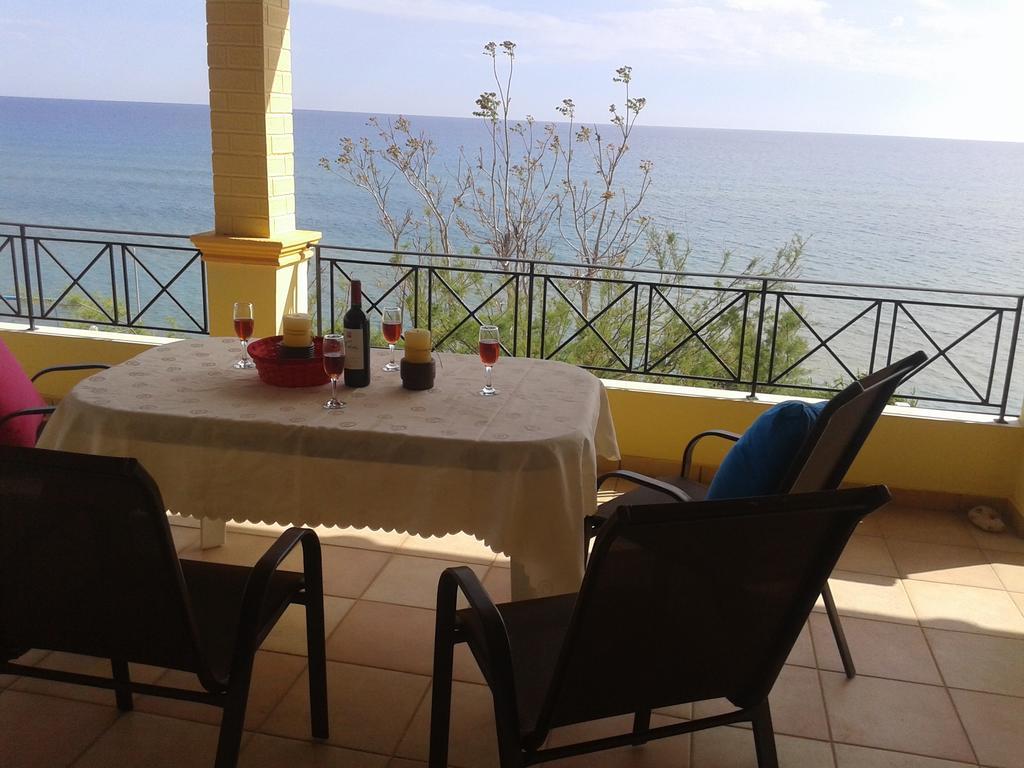 Foivos Seaside Apartments Агиос-Георгиос Экстерьер фото